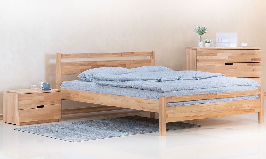 Дерев'яне двоспальне ліжко