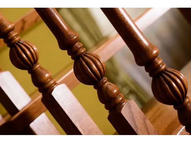 Лестница Традиция Класик 010  г-образная открытого типа (балясины Цитрон).