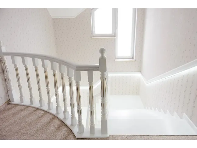 Лестница Солид Класик 020 п-образная на бетонной основе (вид с верхней площадки)