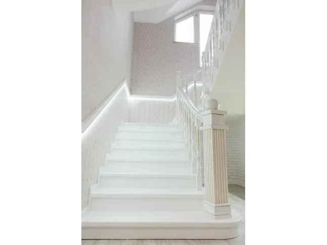 Лестница Солид Класик 020 п-образная на бетонной основе (вид спереди)