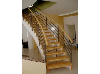 Сходи Солід Метал 010 на бетонній основі (загальний вигляд)