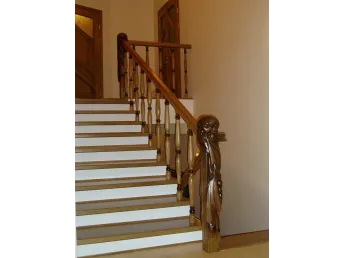 Сходи Солід Класік 040 на бетонній основі (вигляд справа) 2