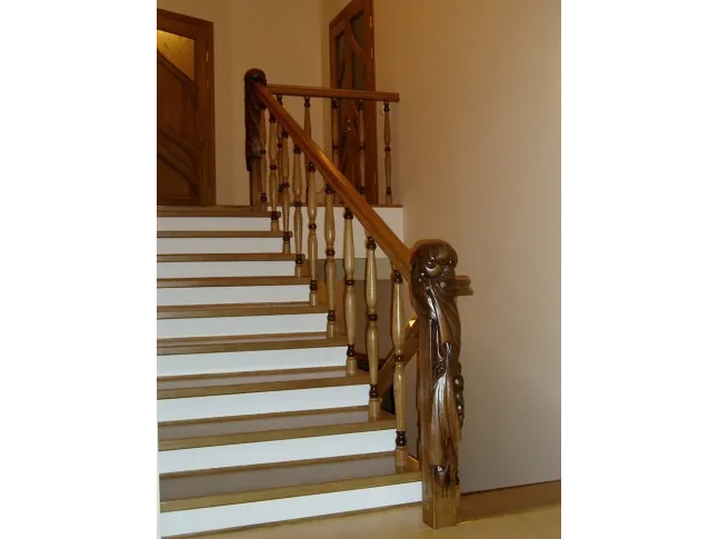 Сходи Солід Класік 040 на бетонній основі (вигляд зліва)