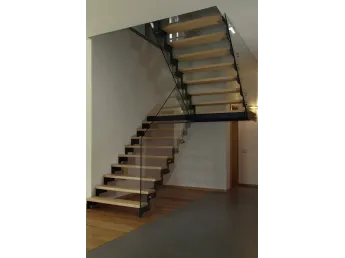 Сходи Техно Глас 010 на металевій основі (в інтер'єрі) 2