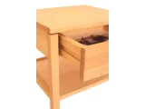 Тумбочка прикроватная Жизель натурального цвета, материал - бук цельный (вид с угла).