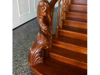 Столб декоративный "Объятия леса" резьба по дереву (вид справа)