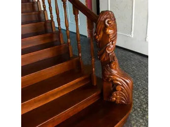 Стовп декоративний "Обійми лісу" різьба по дереву (вигляд справа) 2