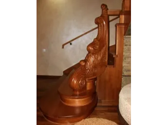 Столб декоративный "Весенний" резьба по дереву (вид справа)