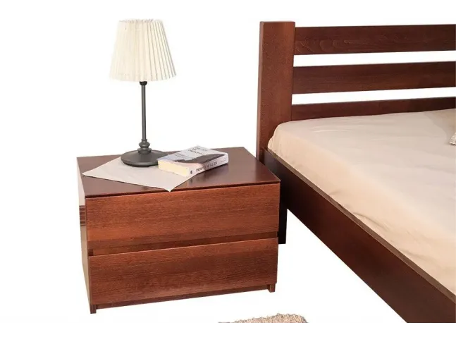 Тумбочка приліжкова Кетрін світло-коричневого кольору (горіх) покриття лак, матеріал - цільний бук (загальний вигляд з ліжком)