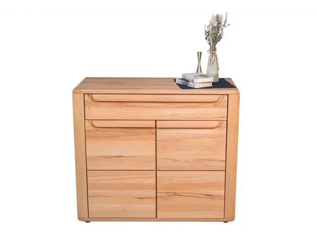 Комод Глория 2-дверный натурального цвета, материал сращенный/цельный бук (вид спереди с декором)