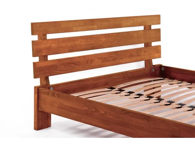 Кровать Лучана светло-коричневого цвета, материал - бук срощенный (вид сбоку).