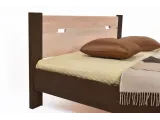Кровать Селена темно-коричневого и белого цветов, материал - срощенный бук (вид спинки)