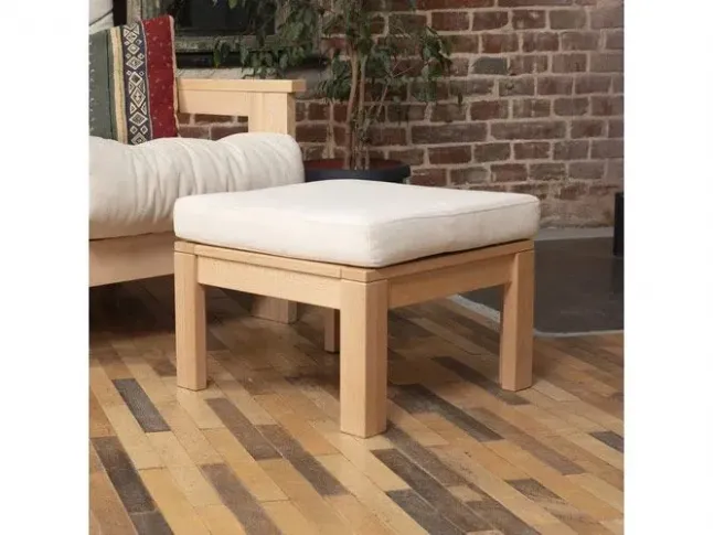 Столик-пуф журнальний MEXICO натурального кольору, матеріал - цільний бук, колір тканини - кремовий (вигляд в інтер'єрі)