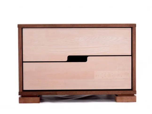 Тумбочка Селена коричневого та білого кольору, матеріал - зрощений бук (вигляд спереду).