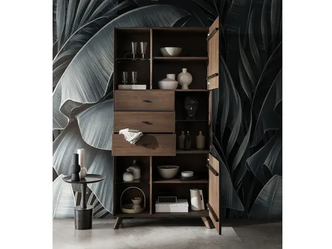 Вітрина Groove ІІ кольору венге, матеріал - бук зрощений\цільний (в інтер'єрі відкриті дверки)