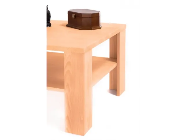 Стол журнальный Беатрис натурального цвета, материал - цельный бук (вид с угла).