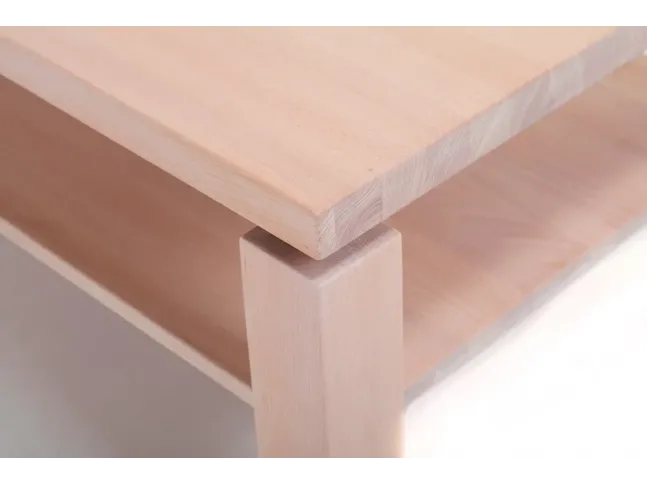 Стол журнальный Леннокс белого цвета, материал - цельный бук (вид с угла).