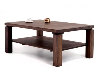 Стіл журнальний Леннокс темно-коричневого кольору, матеріал - цільний бук (загальний вигляд з декором).