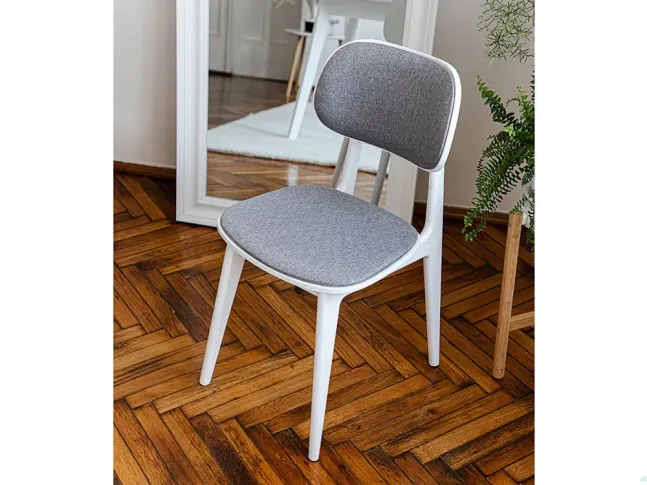 Стул Lula Soft белого цвета, ткань серый (в интерьере)