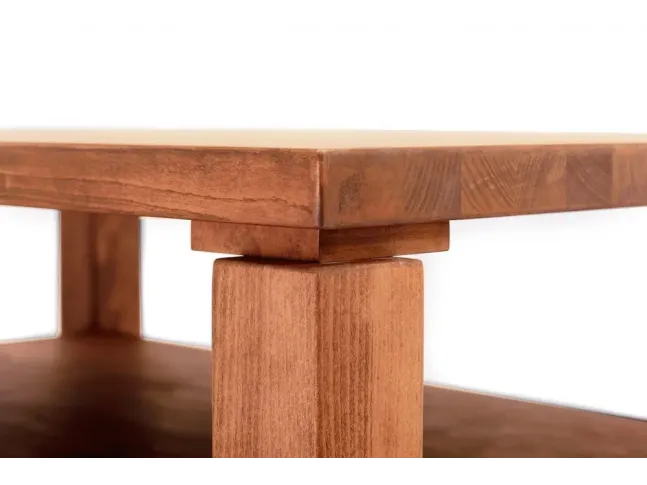 Стол журнальный Леннокс светло-коричневого цвета, материал - цельный бук (вид с угла).