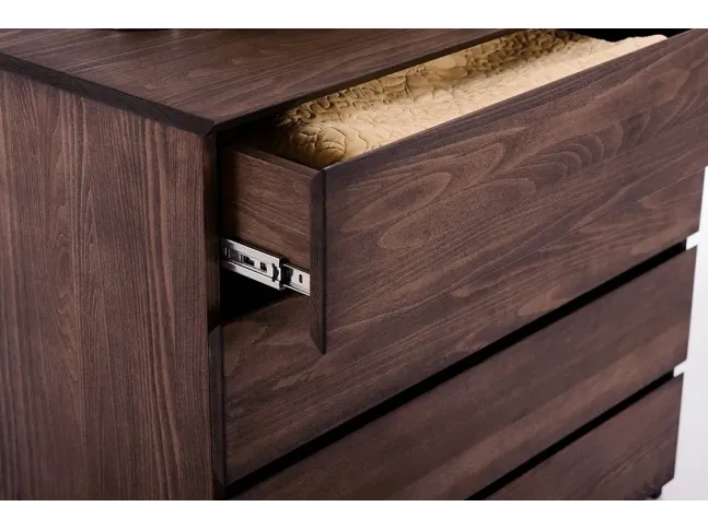 Комод Кетрін темно-коричневого кольору, матеріал - бук цільний (фурнітура).