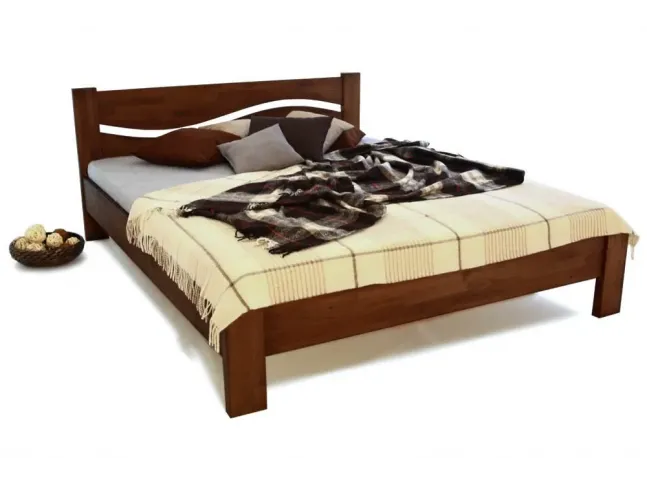 Кровать Венеция светло-коричневого цвета, материал - цельный бук (общий вид).