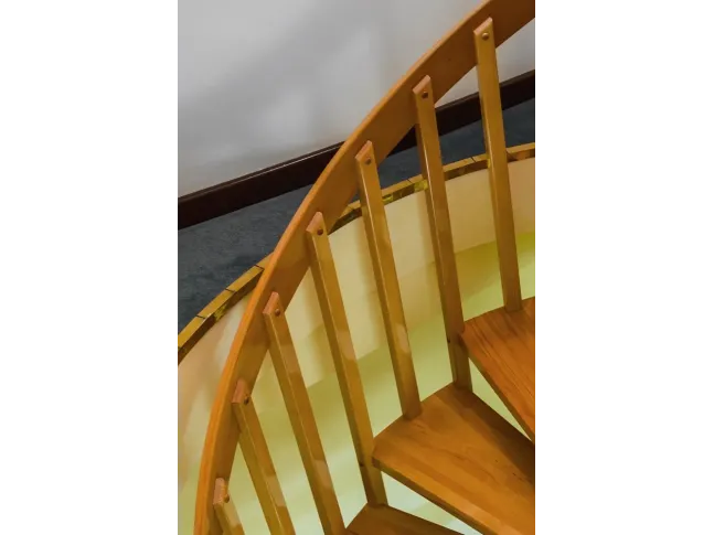 Винтовая лестница Спира Классик 010 на больцах (ограждение)