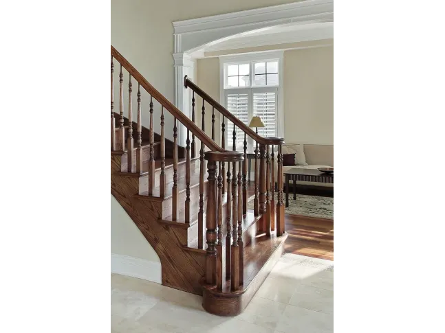 Лестница Традиция Арт 020 с комбинированным поворотом закрытого типа (начало марша)