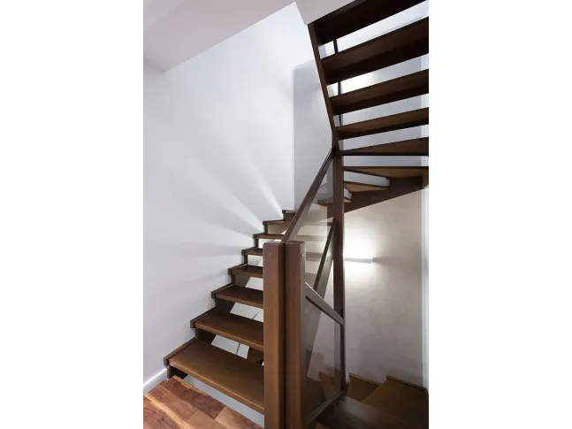 Лестница Модерн Гласс 010 п-образная открытого типа (вид справа)