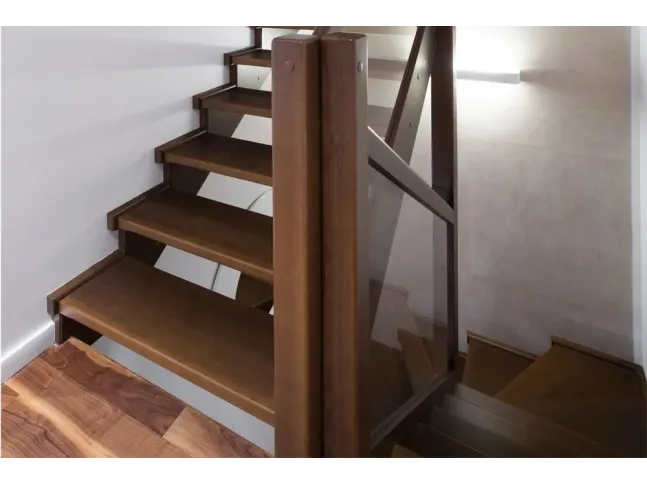 Лестница Модерн Гласс 010 п-образная открытого типа (вид справа)