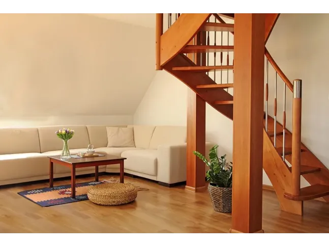 Сходи Модерн Метал 010 п-подібні відкритого типу (в інтер'єрі)