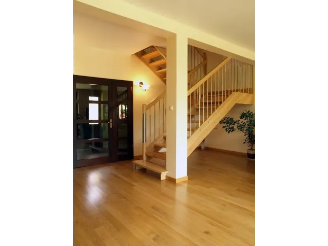 Лестница Модерн Метал 020 п-образная открытого типа (в интерьере)