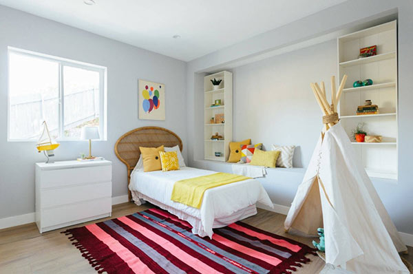 Ряд из трёх подушек