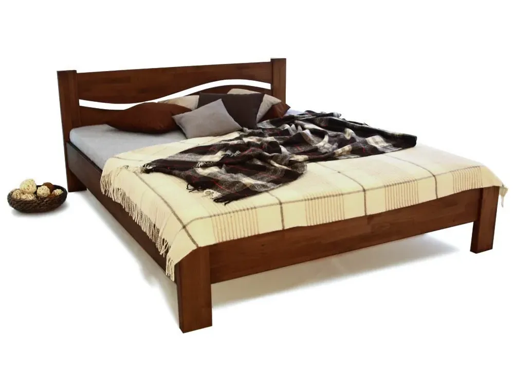 качетвенная двуспальная деревянная кровать