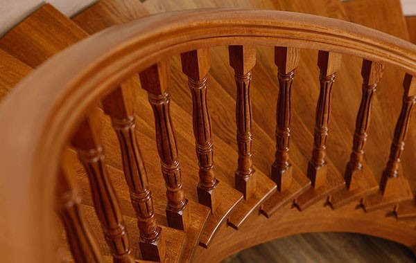 Секрети виробництва дерев'яних сходів від головного інженера-конструктора компанії Клен