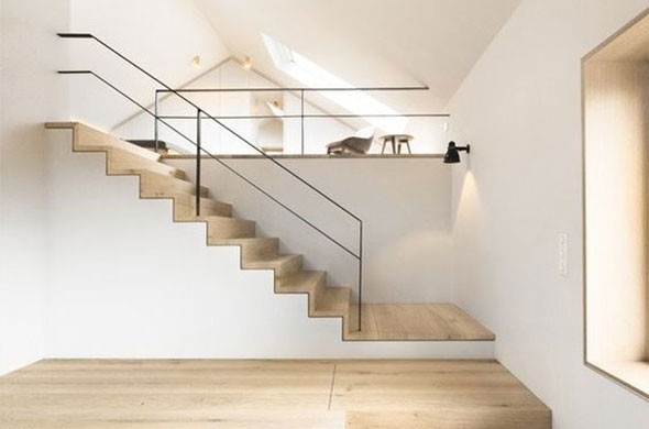 Дизайн и фото простых деревянных лестниц