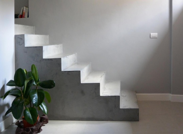 Какая лестница лучше: бетонная или деревянная?