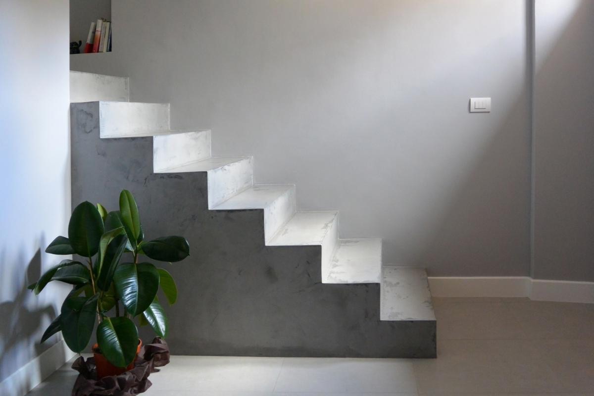 Какая лестница лучше: бетонная или деревянная?